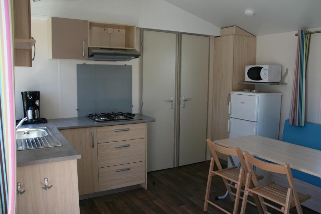 Camping De La Baie Hotel La Trinité-sur-Mer Habitación foto